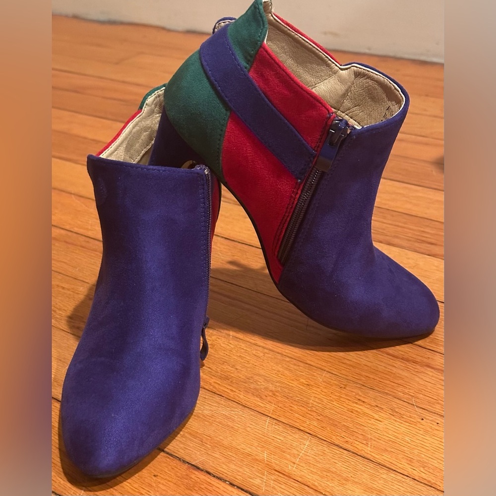 BOSTON DESIGN STUDIO Vibrant Red Blue Green Buckle Ankle Boots Small Heel Sz 7